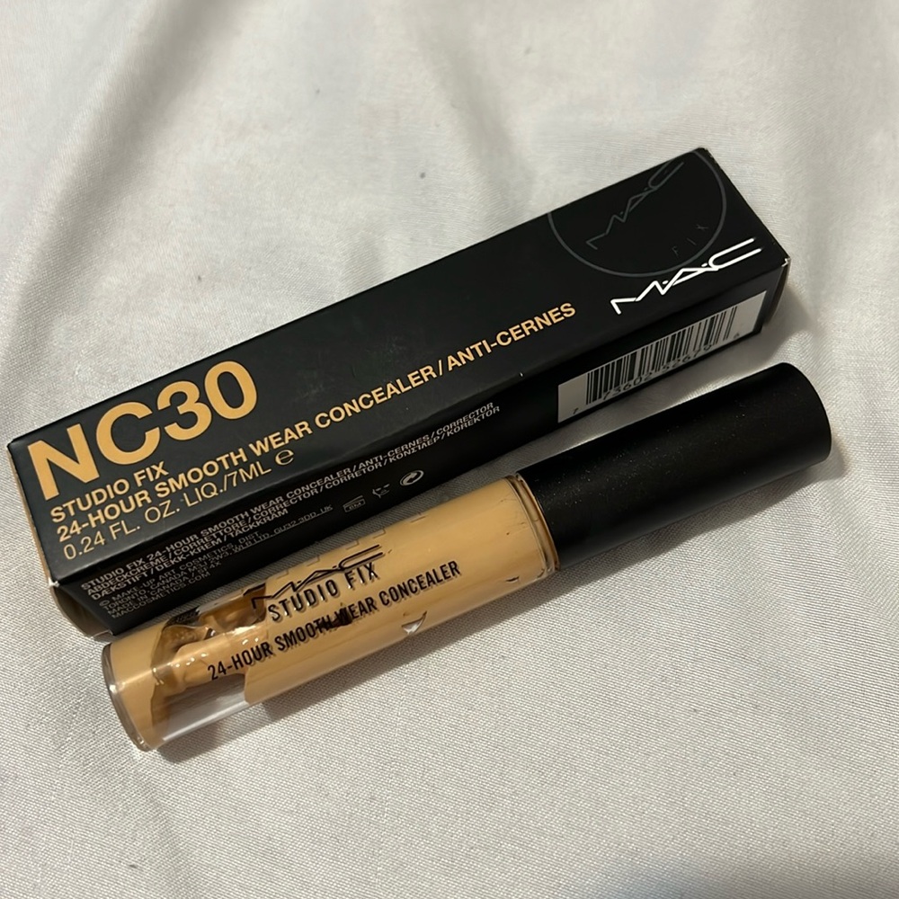 MAC concealer